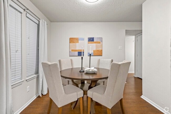 1BR, 1BA - 698SF (A1) - Dining Room - The Hub