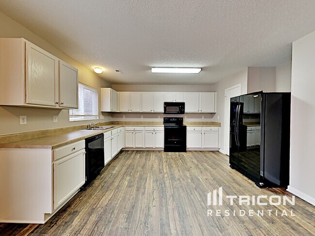 Foto del edificio - 4332 Stone Mountain Dr