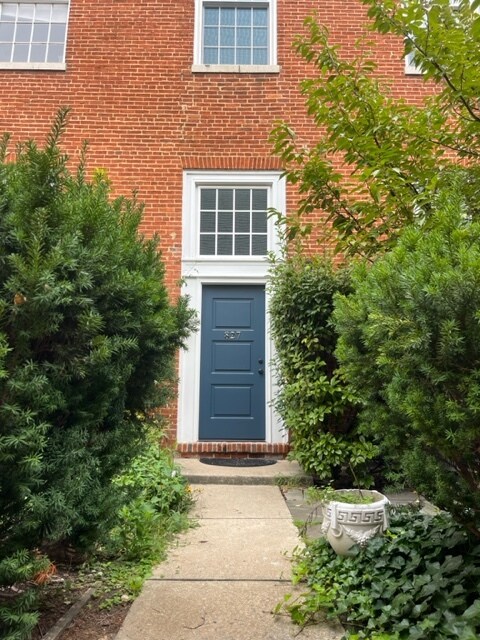 Foto principal - 827 S Sharp St