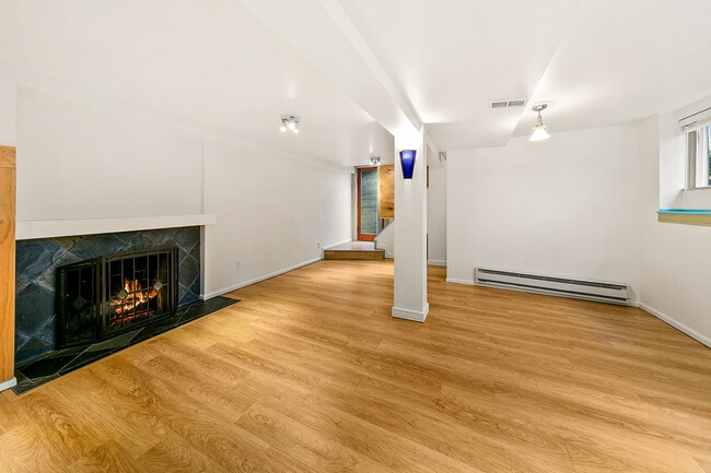 Building Photo - 2655 8th Ave W