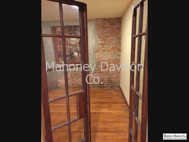 Building Photo - 1 bdrm/1.5 bath urban apartment in downtow...