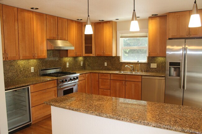 Building Photo - A Spectacular Home set in Emerald Hills wi...