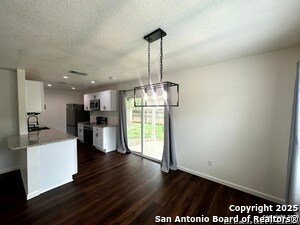 Foto del edificio - 9142 Valley Ridge