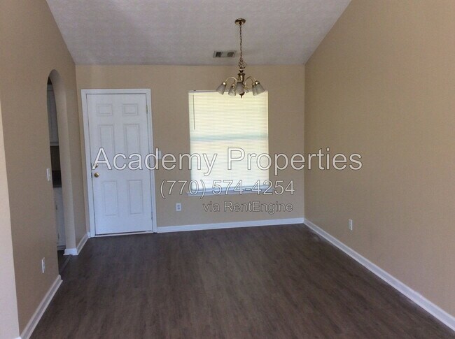 Building Photo - 390 Summer Hill Cir