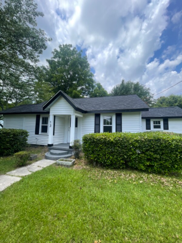 13 Scott St, Toccoa, GA 30577 House Rental in Toccoa, GA