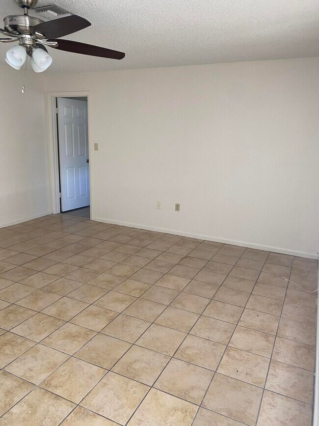 Building Photo - 5298 Deleon Ave