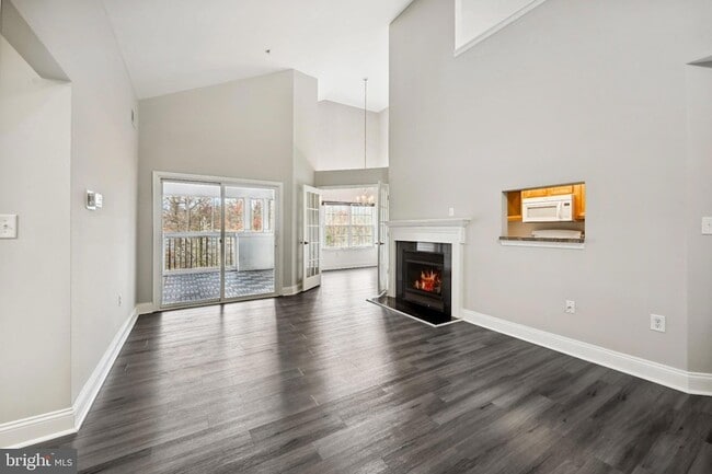 Building Photo - 6520 Lake Park Dr