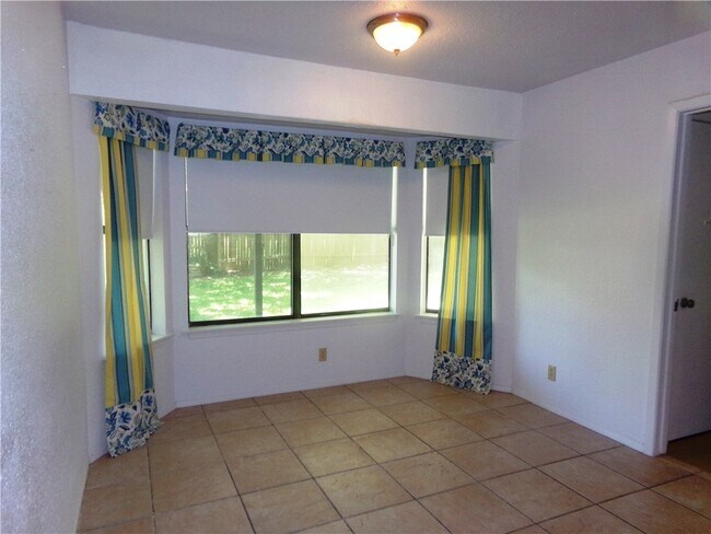 Building Photo - 100 Pecan Dr