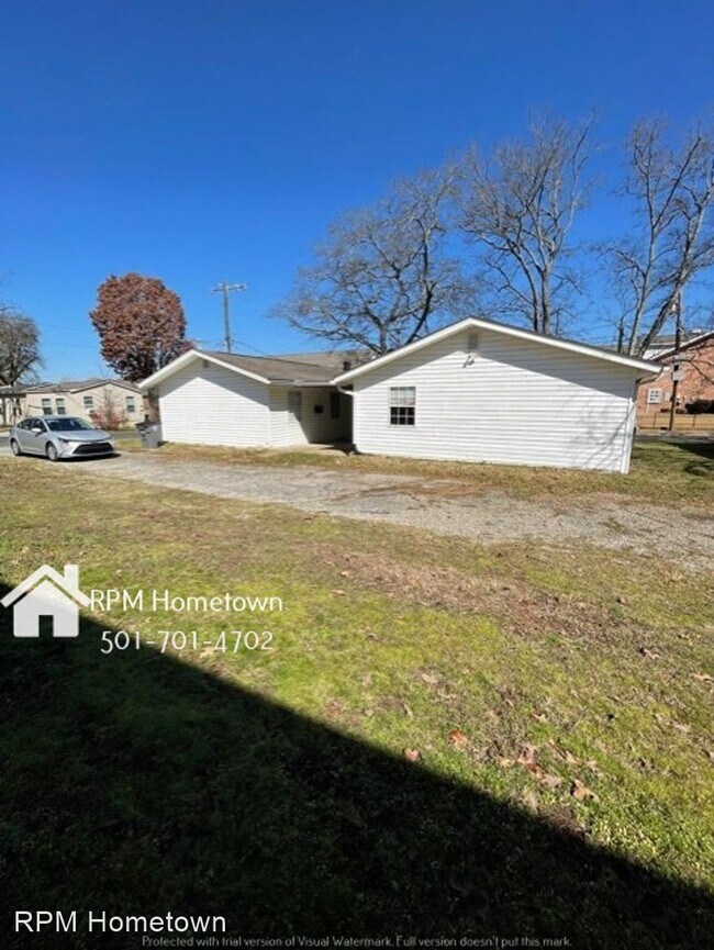 Building Photo - 6 br, 1 bath House - 450 Lakeland Dr