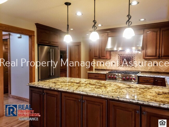 Building Photo - 15590 SW Tanager Dr