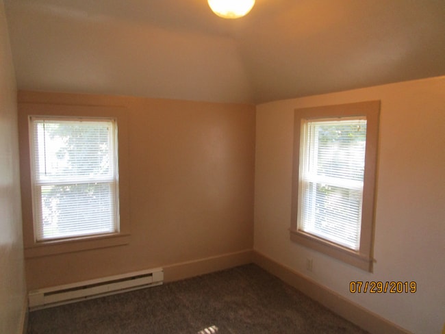 Building Photo - 529 4th St