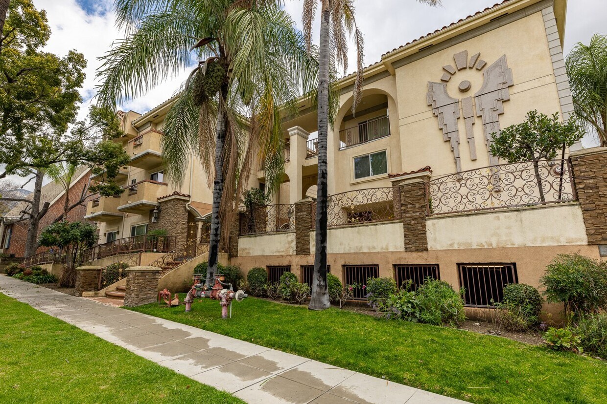 Primary Photo - 540 E Angeleno Ave