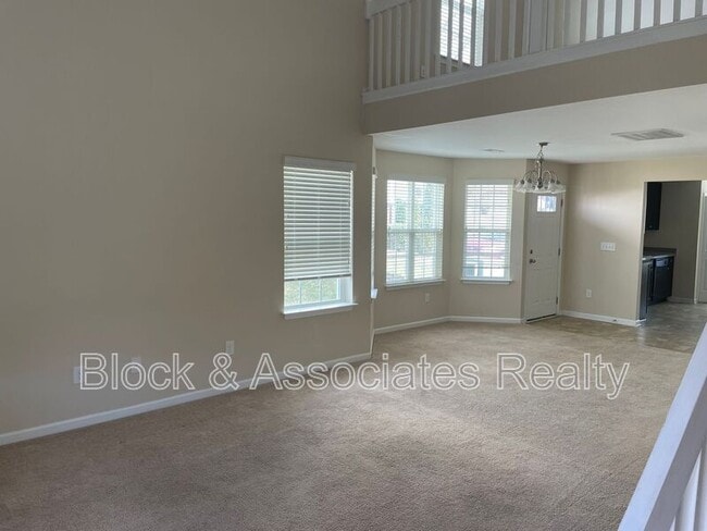 Building Photo - 547 Song Sparrow Ln