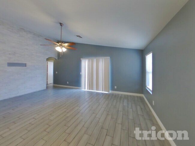 Foto del edificio - 8610 W Echo Ln