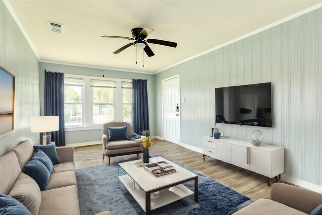 Foto del edificio - 302 W 8th St