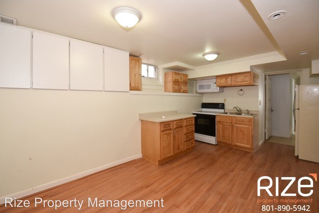 Building Photo - 562 S 1000 E