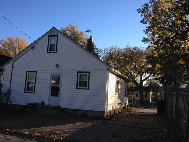 Building Photo - 5620 35th Ave S