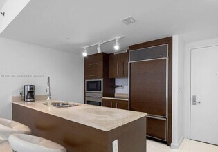 Building Photo - 465 Brickell Ave