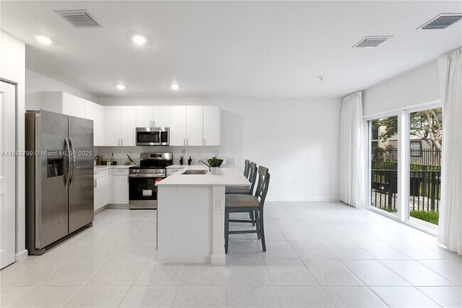 Photo - 5025 SW 37th St Townhome