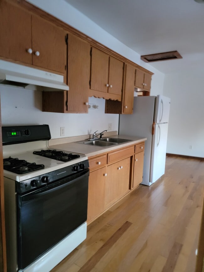 Kitchen - 2311 N New Franken Rd
