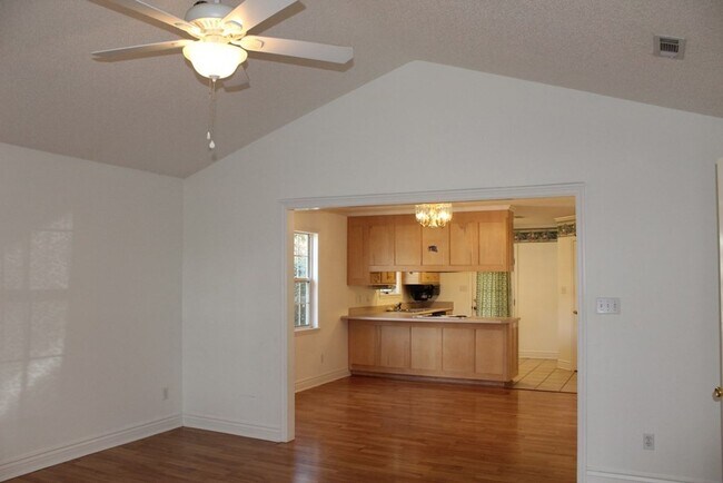 Foto del edificio - This adorable home in Lake Park is JUST ri...