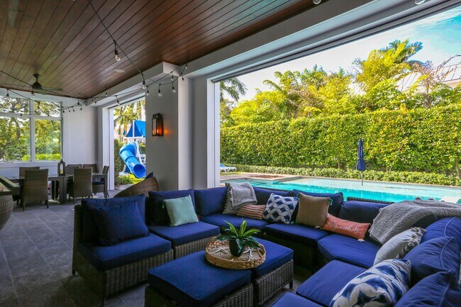 Building Photo - LOOKING FOR LUXURY LIVING WHILE BUILDING YOUR DREAM HOME OR SIMIPLY A SUMMER VACATION? 5 BEDROOM ...