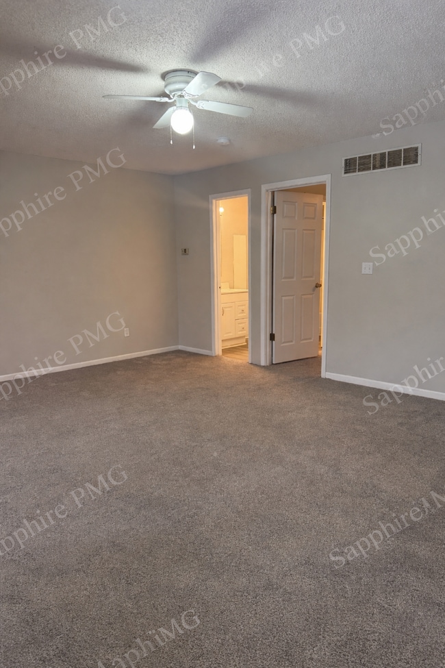 Foto del edificio - 5644 N Anita Ave