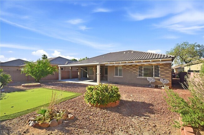 Foto del edificio - 5707 Golden Leaf Ave