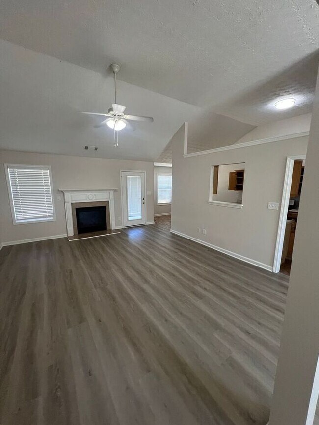 Building Photo - Beautiful Home in the Highly Sought-After ...