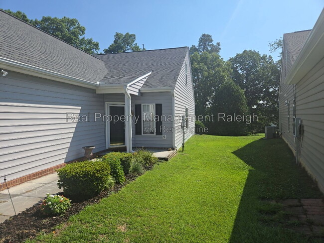 Building Photo - 2152 Castle Pines Dr