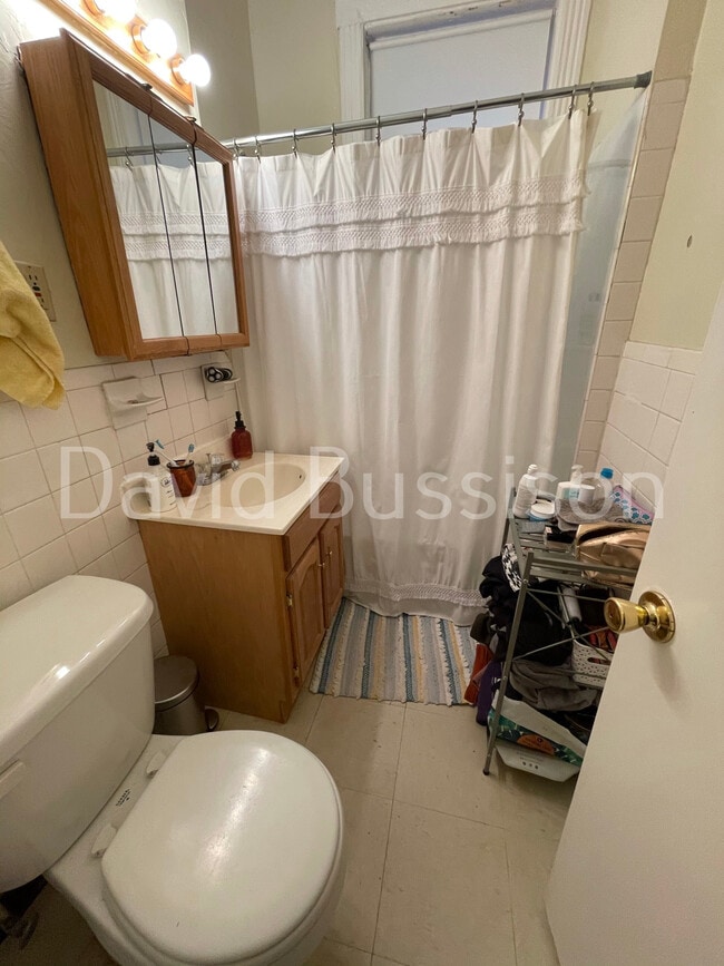 Building Photo - 159 Kelton St