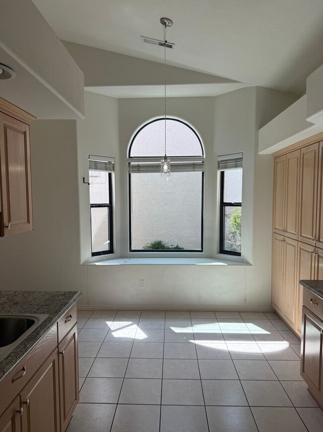 Foto del edificio - Single-Level Home with Community Pool, Gym, and More!