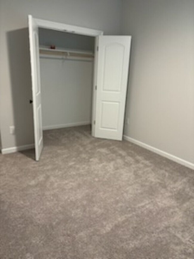 Building Photo - 5330 Helmsdale Ct