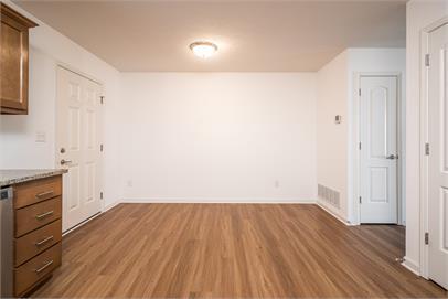Building Photo - 2211 Crossfield Dr