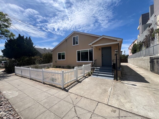 Building Photo - 4124 1st Ave