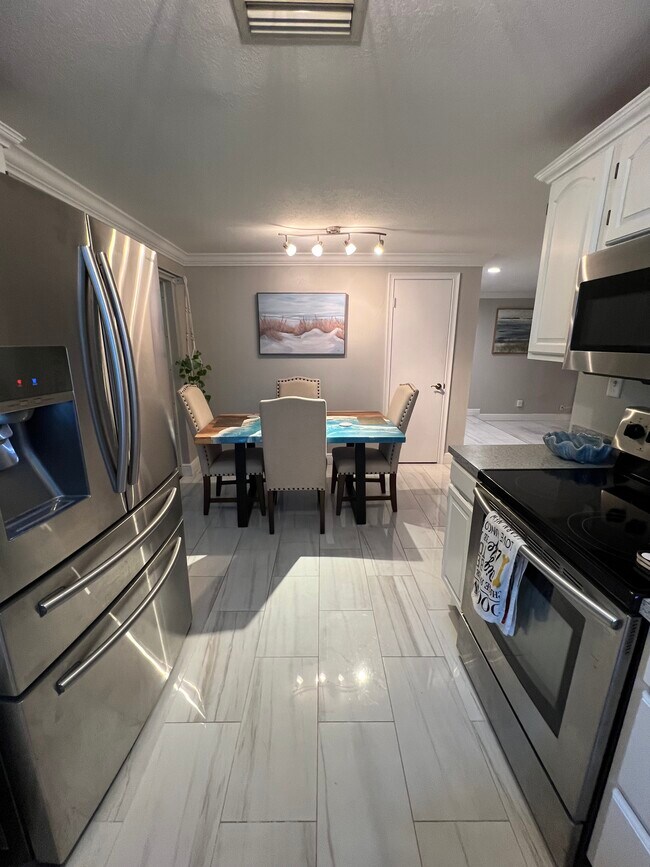 Foto del edificio - 10451 119th St