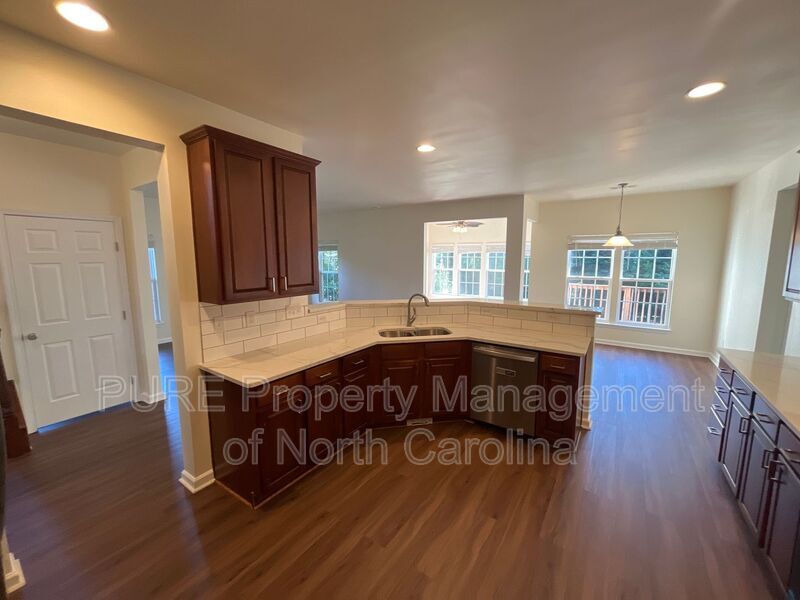 Foto principal - 7956 Rebecca Rd