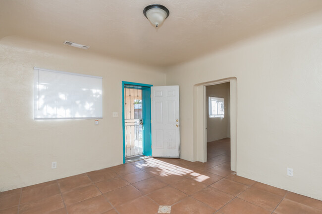 Foto del edificio - BARELAS ADOBE  2 bedroom 1 bath GATED ACCESS