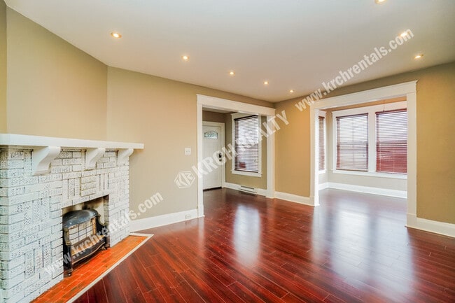 Building Photo - Nice 2-Bedroom Home with River Views
