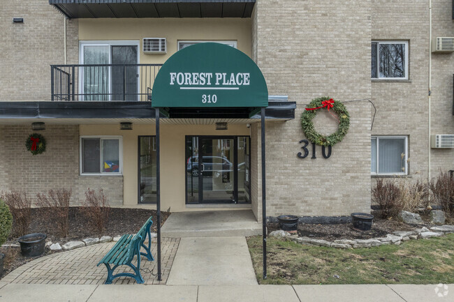 Foto del edificio - Forest Place Condominiums