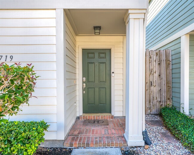 Foto del edificio - 1719 Redwing Bluff Dr