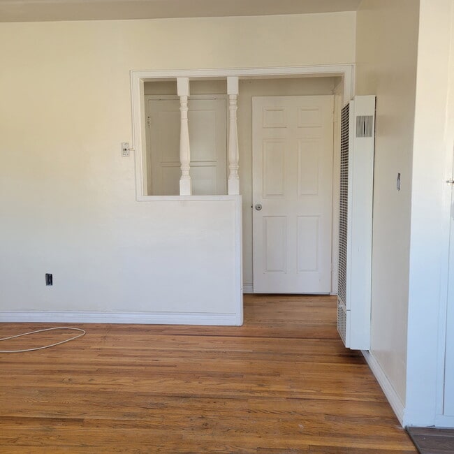 Building Photo - 731 E Providencia Ave