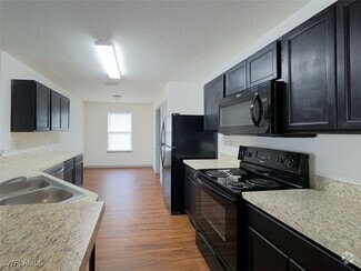 Building Photo - 608 Islamorada Dr N