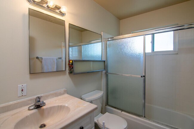 Foto del edificio - 435 Firloch Ave