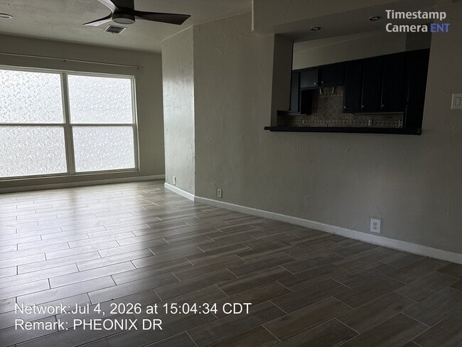 Building Photo - 5815 Phoenix Dr