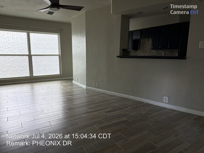Foto del edificio - 5815 Phoenix Dr