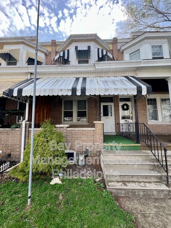 Building Photo - 502 Buttonwood St