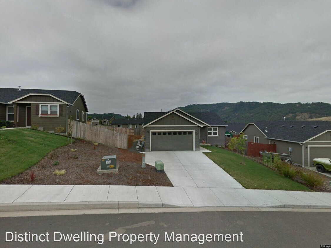 215 Rowan St, Roseburg, OR 97471 House Rental in Roseburg, OR