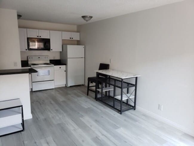 Building Photo - 1 Bedroom 1 Bath   Tropciana & Eastern Area