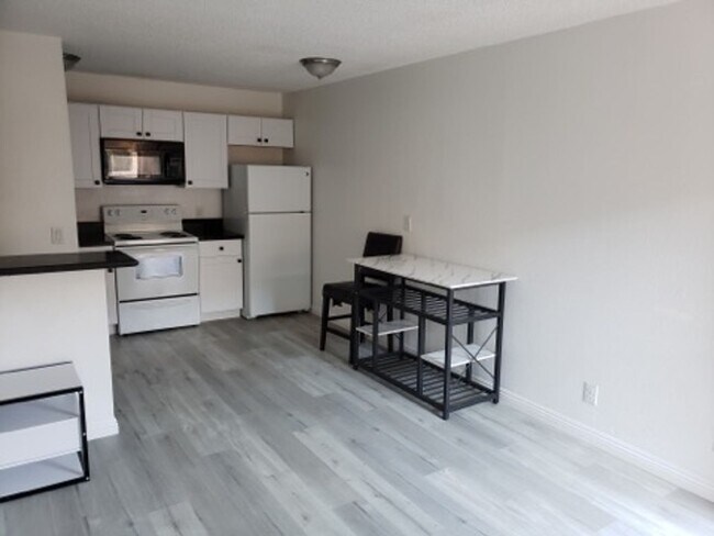 Foto del edificio - 1 Bedroom 1 Bath   Tropciana & Eastern Area